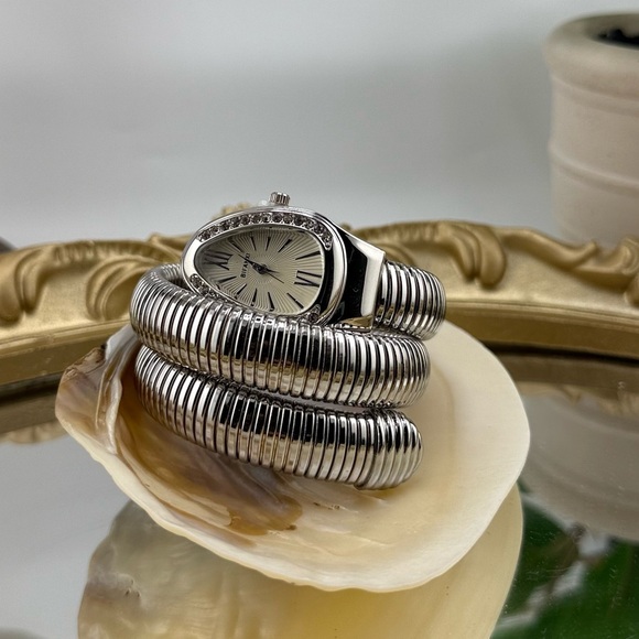 Elegant silver-tone wrap watch in the famous luxury Serpenti style - Picture 3 of 17